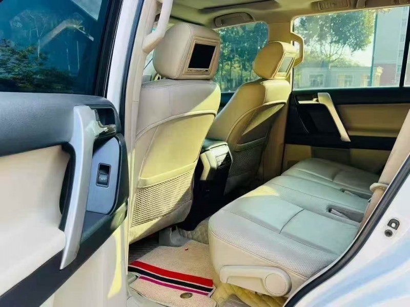 青岛12年丰田普拉多6