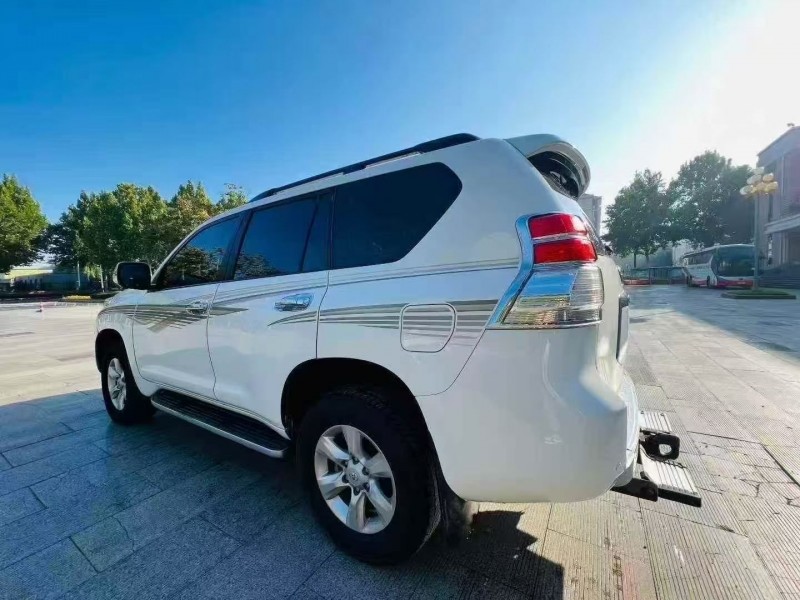 青岛12年丰田普拉多8