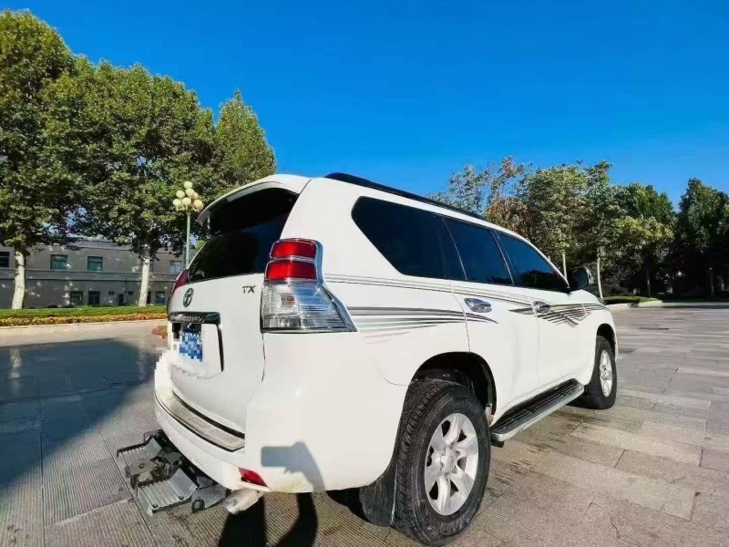 青岛12年丰田普拉多9