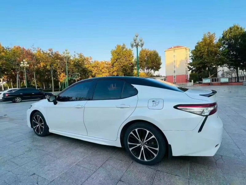 枣庄19年丰田凯美瑞7