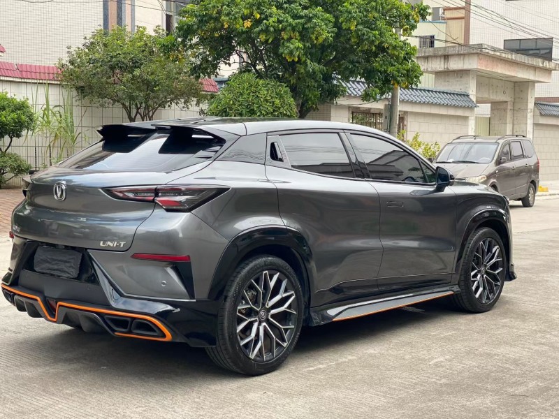 中山22年长安汽车UNI7