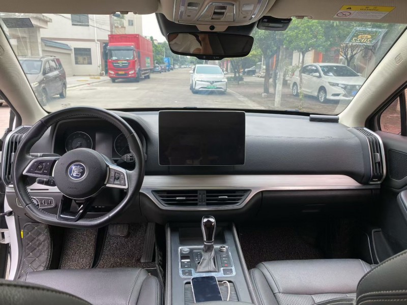 中山18年比亚迪唐5