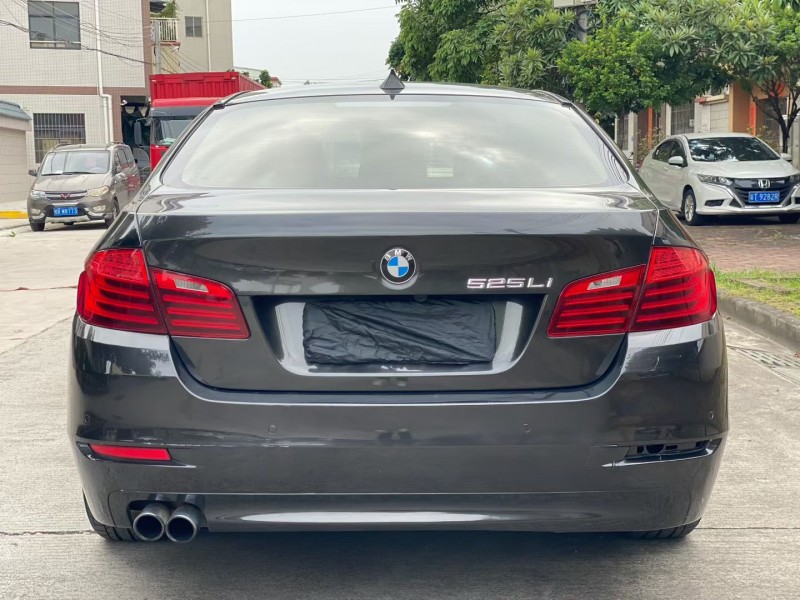 中山15年宝马5系9