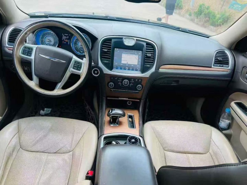 烟台15年克莱斯勒300C5