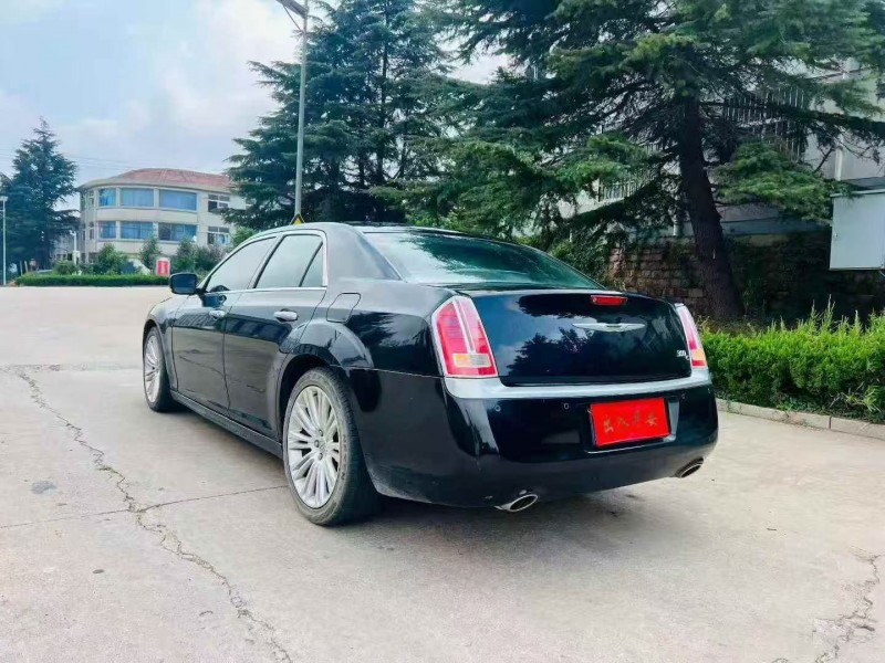 烟台15年克莱斯勒300C8
