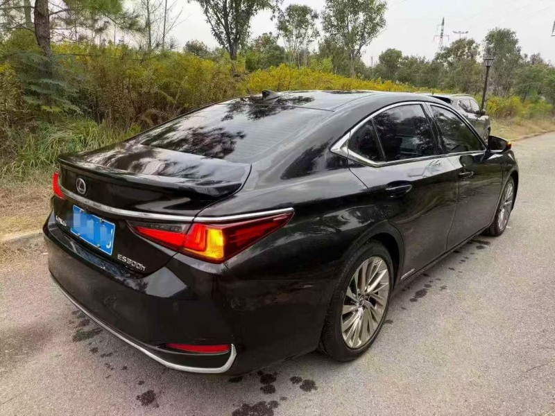 宜昌20年雷克萨斯ES8