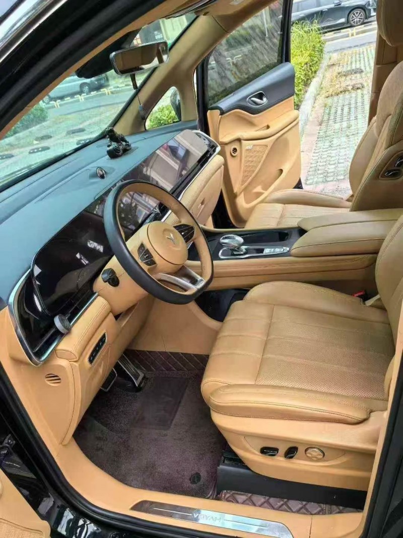 宜昌23年岚图汽车梦想家3