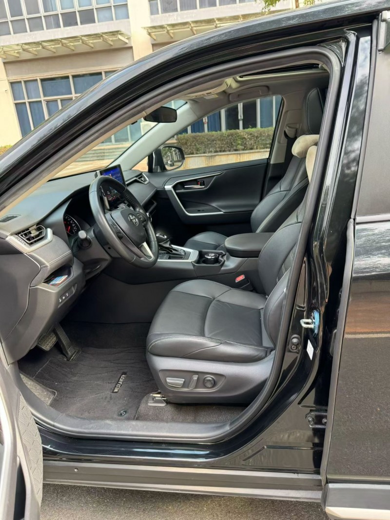 珠海22年丰田威兰达4