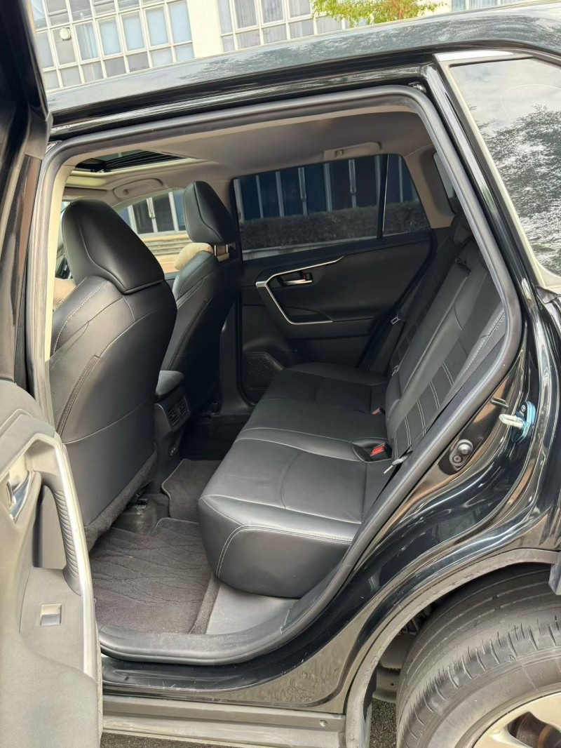 珠海22年丰田威兰达5