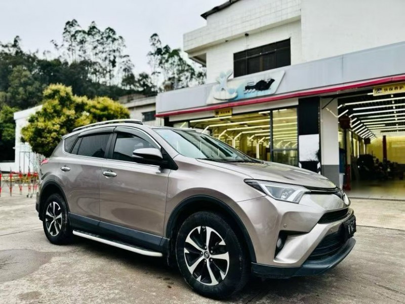深圳17年丰田RAV42