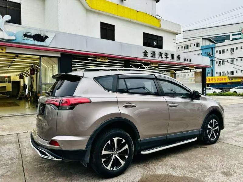 深圳17年丰田RAV47