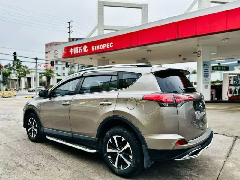 深圳17年丰田RAV48