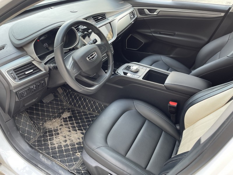 济宁23年吉利帝豪4