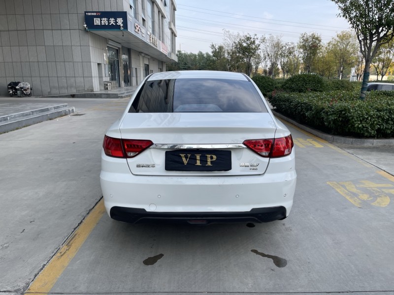 济宁23年吉利帝豪9