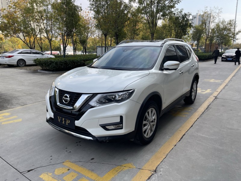 济宁20年日产奇骏3