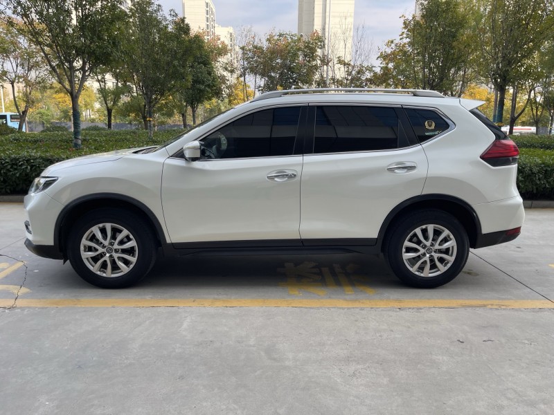 济宁20年日产奇骏7