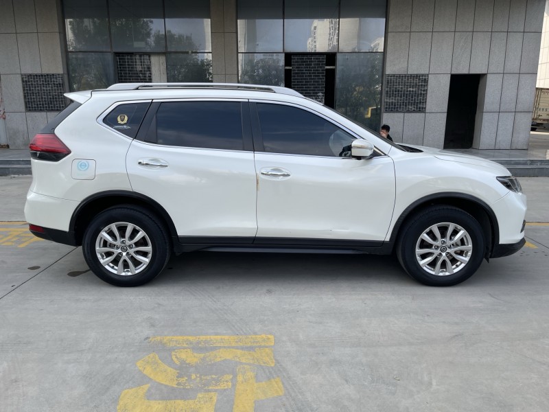 济宁20年日产奇骏8