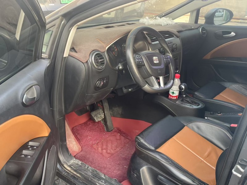 济宁14年西雅特LEON5