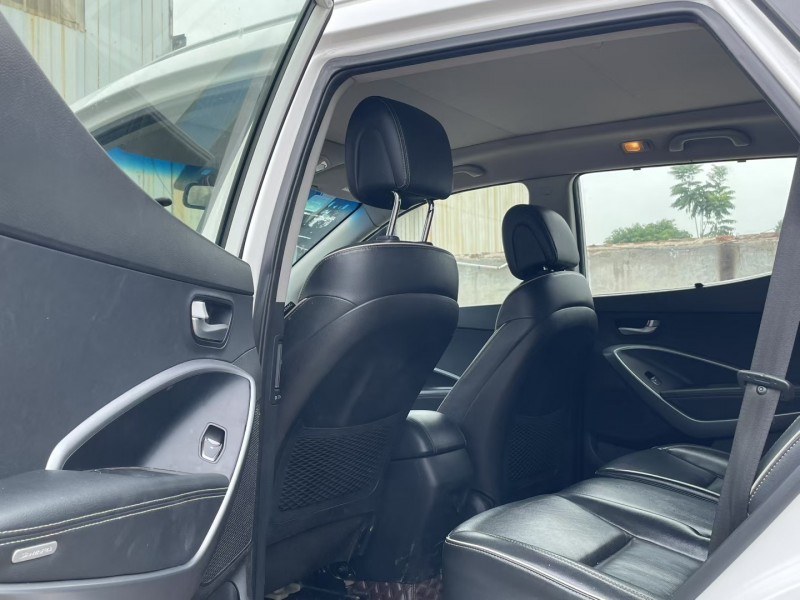 济宁17年现代全新胜达5