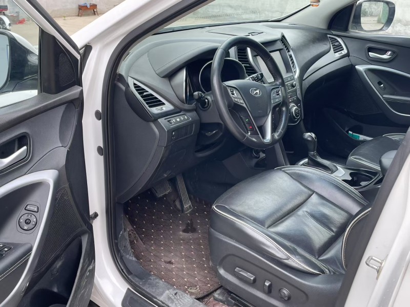 济宁17年现代全新胜达6