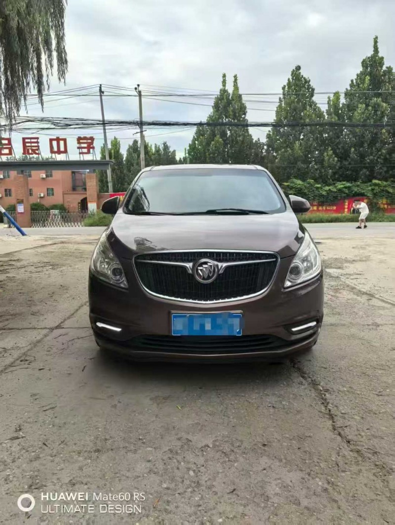 保定19年别克GL81