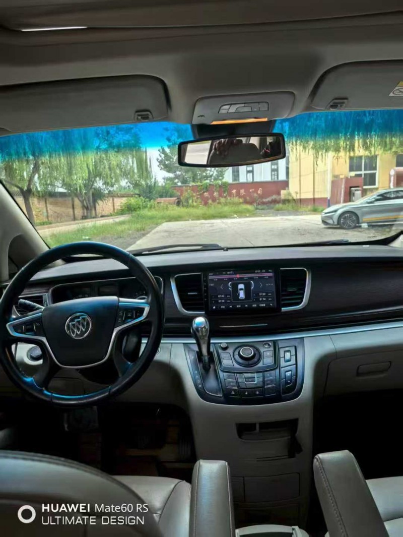 保定19年别克GL85