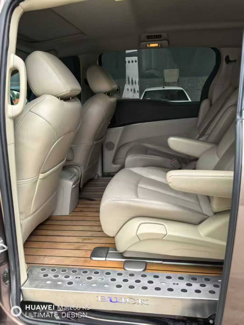 保定19年别克GL86