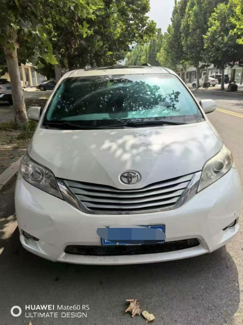 保定13年丰田塞纳1