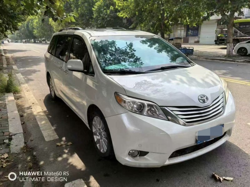 保定13年丰田塞纳2