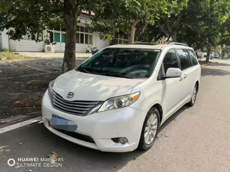 保定13年丰田塞纳3