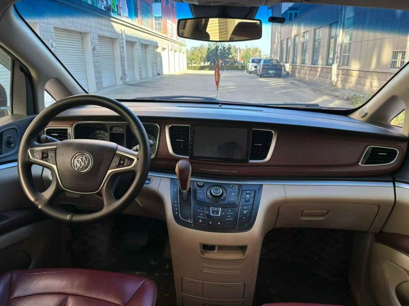 济宁19年别克GL84