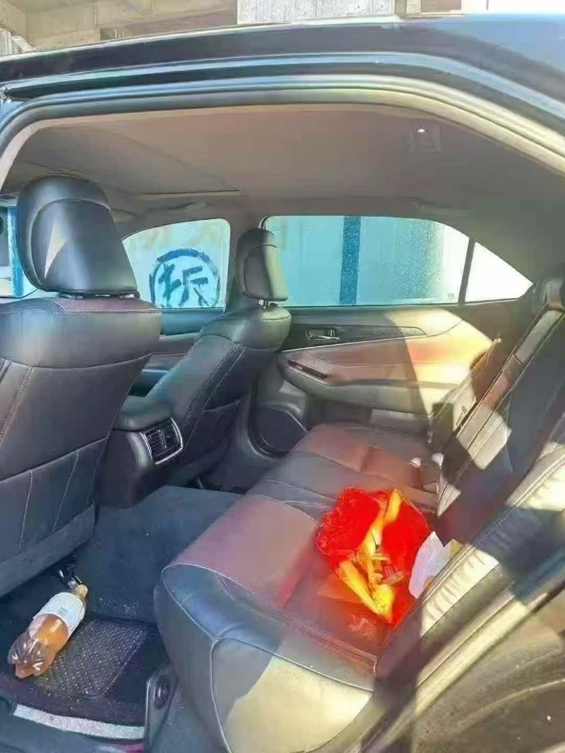 保定19年丰田皇冠4