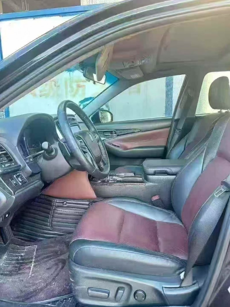 保定19年丰田皇冠6