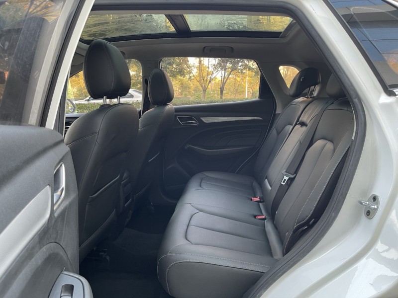 济宁19年荣威RX36