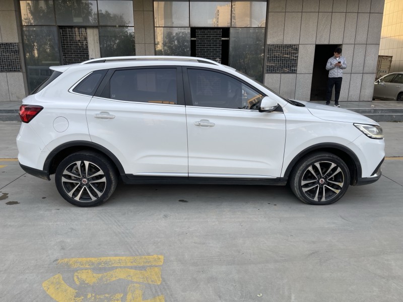 济宁19年荣威RX37