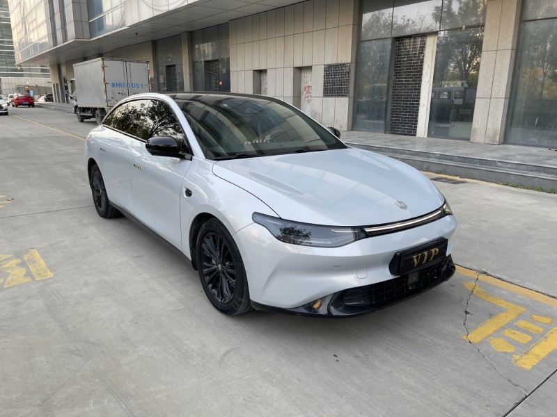 济宁23年零跑汽车C012