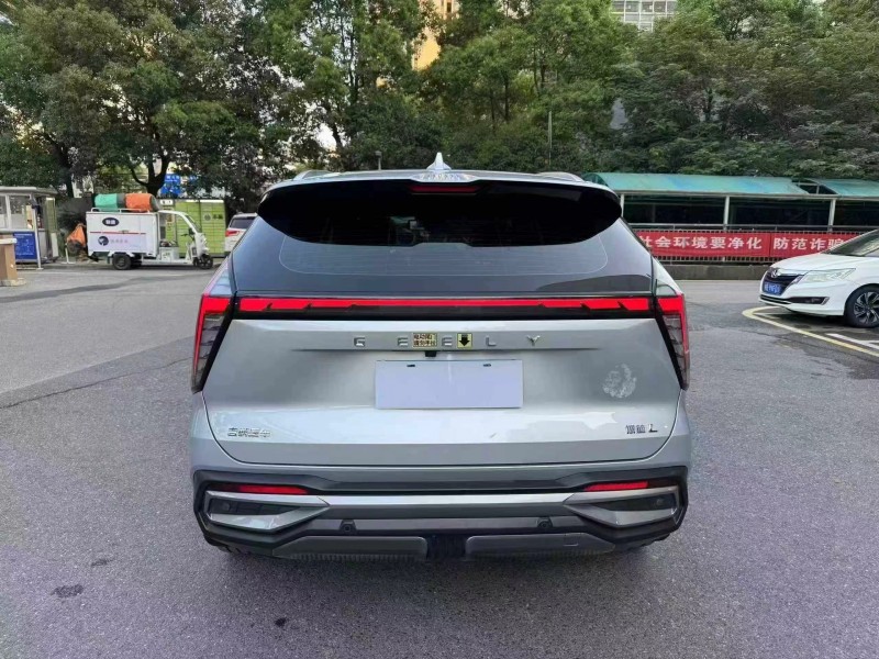 长沙22年吉利博越4