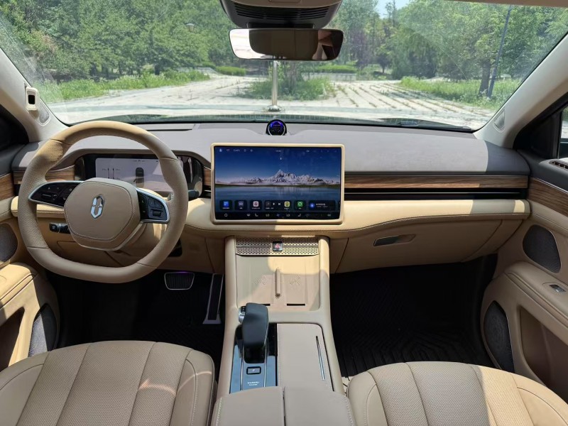 青岛25年华为智选问界6