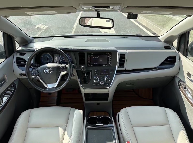 青岛19年丰田塞纳6