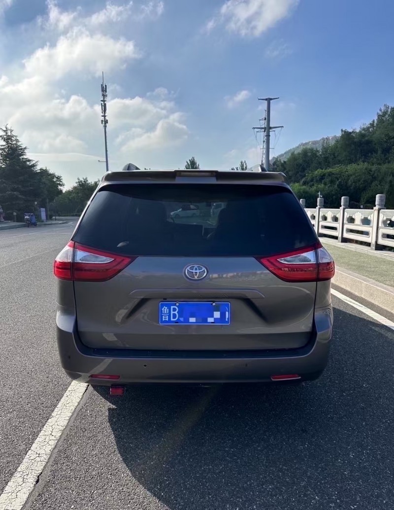 青岛19年丰田塞纳9