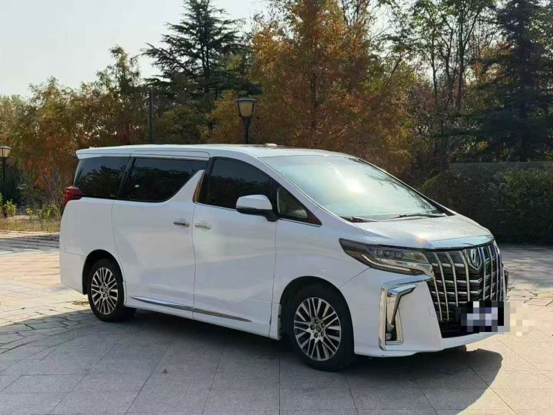 青岛17年丰田埃尔法2