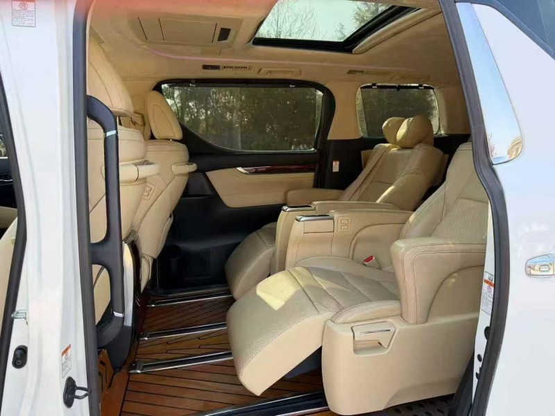 青岛17年丰田埃尔法5