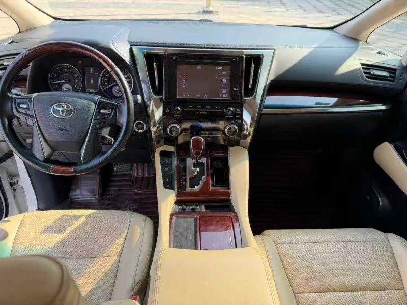 青岛17年丰田埃尔法6