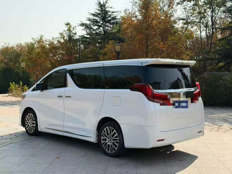 青岛17年丰田埃尔法8