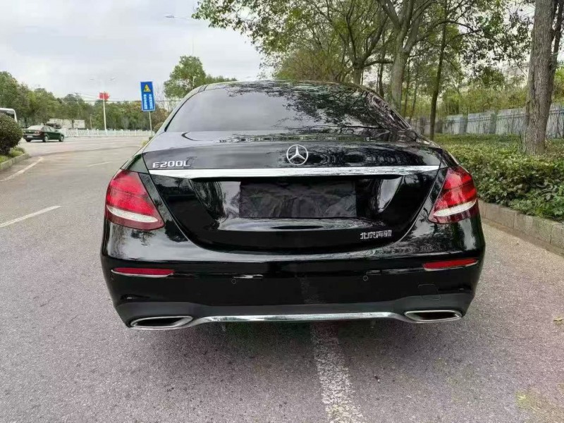 张家界19年奔驰E8