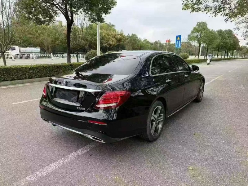 张家界19年奔驰E9