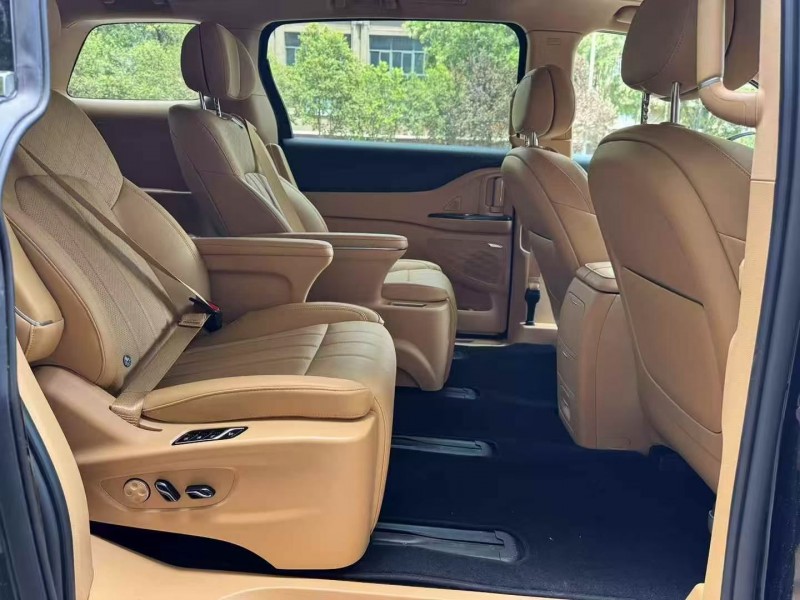 榆林25年岚图汽车梦想家4