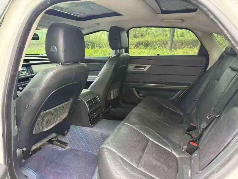 张家界18年捷豹XFL7