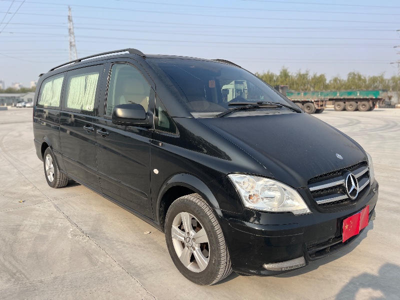 天津16年奔驰威霆2