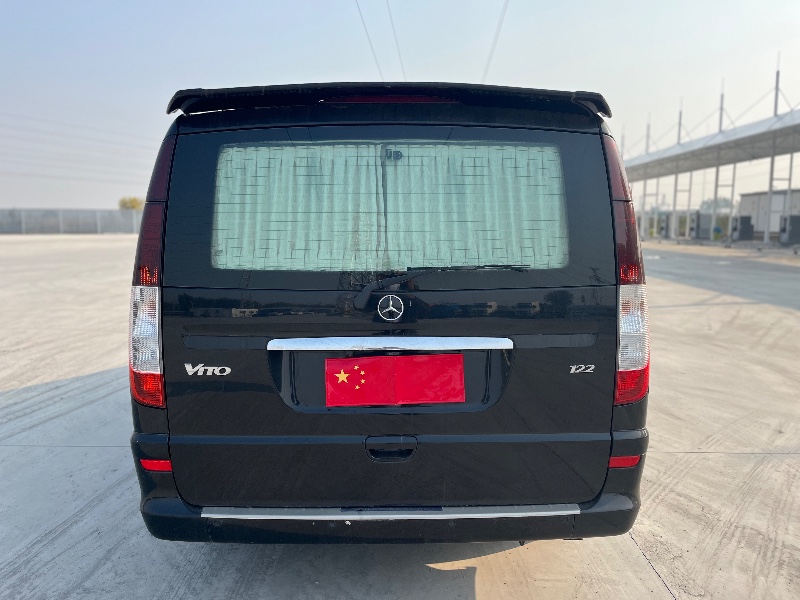 天津16年奔驰威霆7